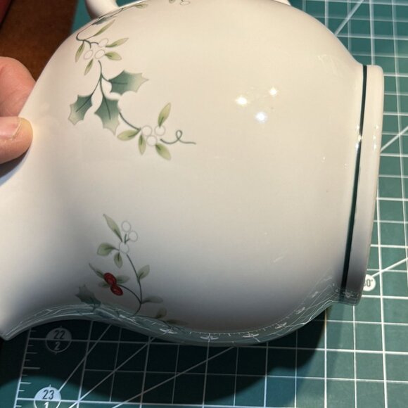 Pfaltzgraff Winterberry Gravy/Sauce Pitcher Dishwasher & Microwave Safe Ceramic - Picture 6 of 6